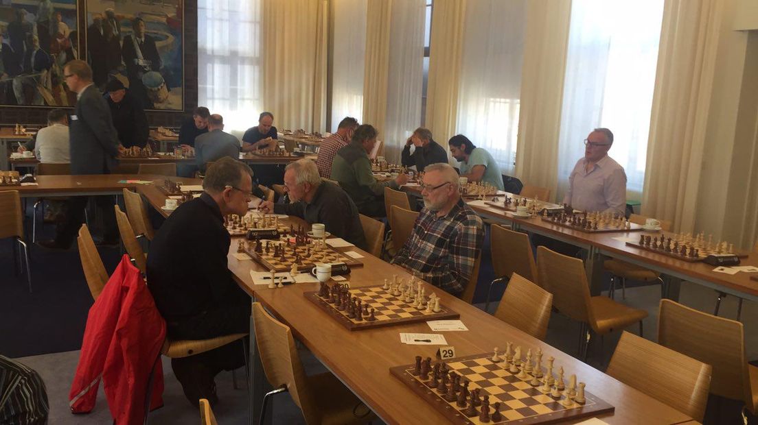 Het schaaktoernooi werd gespeeld in het gemeentehuis in Hoogeveen (Rechten: Simone Oosterbaan / RTV Drenthe)