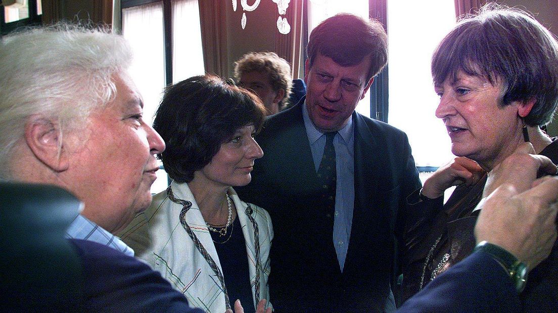 Annie Brouwer (r.) in 1999 met onder meer oud-burgemeesters van Utrecht Lien Vos en Ivo Opstelten.