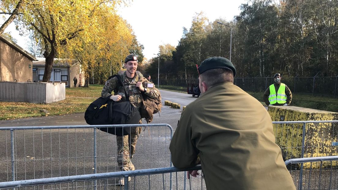 Een kiss&ride is ingericht voor militairen en hun familie (Rechten: Josien Feitsma / RTV Drenthe)