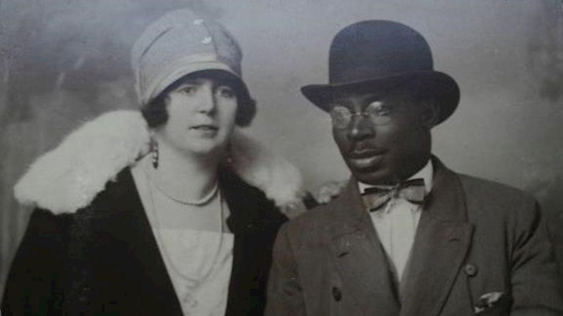 Menthol op de foto met zijn geleide Marie 'Roosje' Borchert uit Hengelo