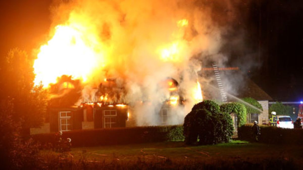 Villa in Varik sneuvelt door brand