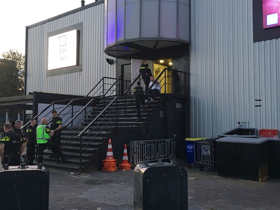 De schietpartij was op de parkeerplaats bij Club BLU in Rotterdam