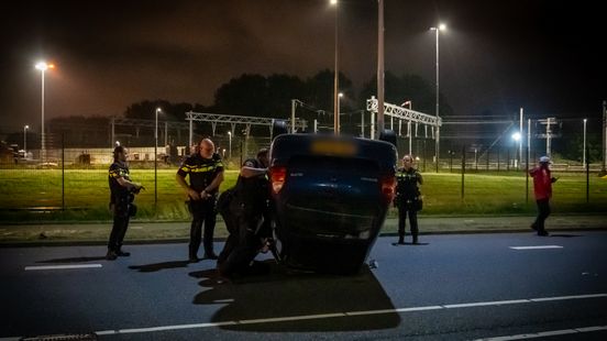 Auto over de kop | Gewonden bij kopstaartbotsing