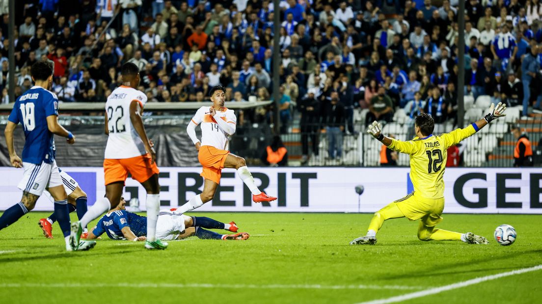 Tijjani Reijnders schiet de 2-2 tegen de touwen.