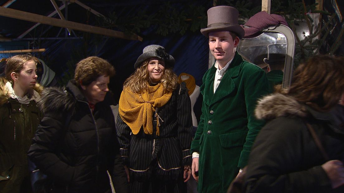 Een Charles Dickens tafereel op de kerstmarkt in Veere.
