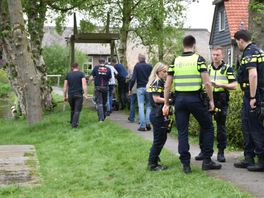 Omstanders redden man uit water in Giethoorn, met spoed naar ziekenhuis