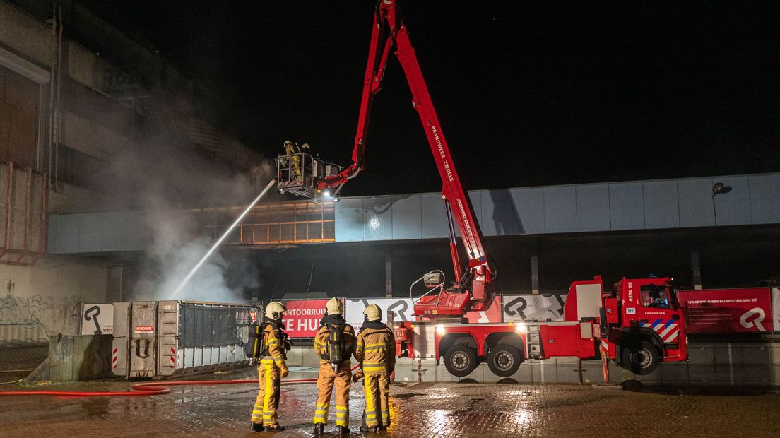 Brand in container met bouwafval in Zwolle