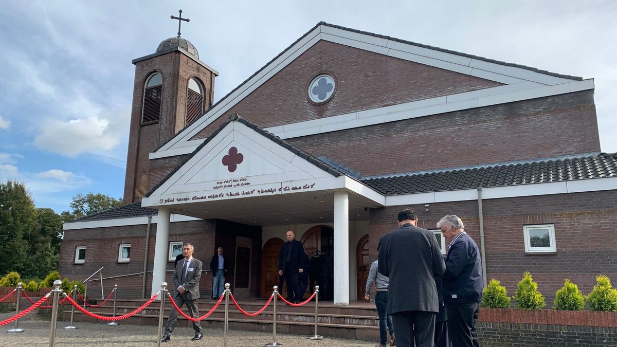 Indrukwekkend laatste eerbetoon voor overleden Syrisch-orthodoxe priester Chori Gabriël Kaya