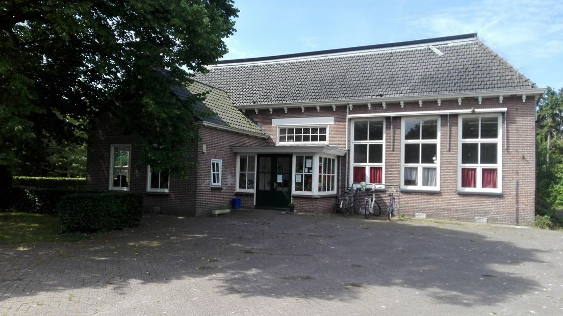 De oude school in Paterswolde Noord die moet wijken voor twaalf villa's (Rechten: Annemarie Machielsen)