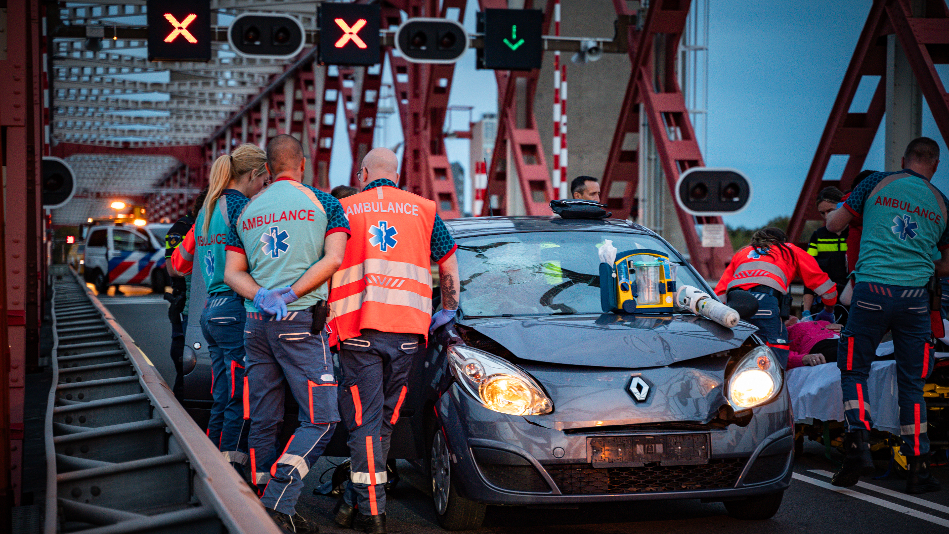 Gewonden bij botsing op Spijkenisserbrug.