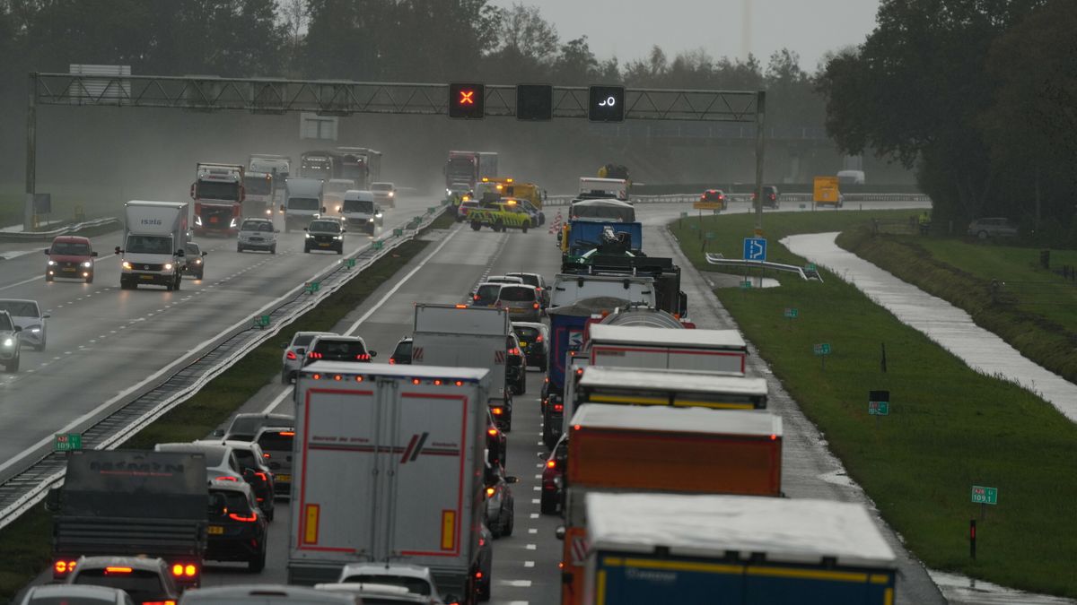 Kop-staartbotsing op A28 bij Meppel