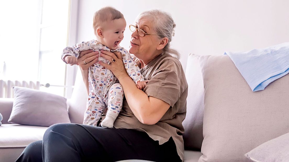 Oma en kleinkind