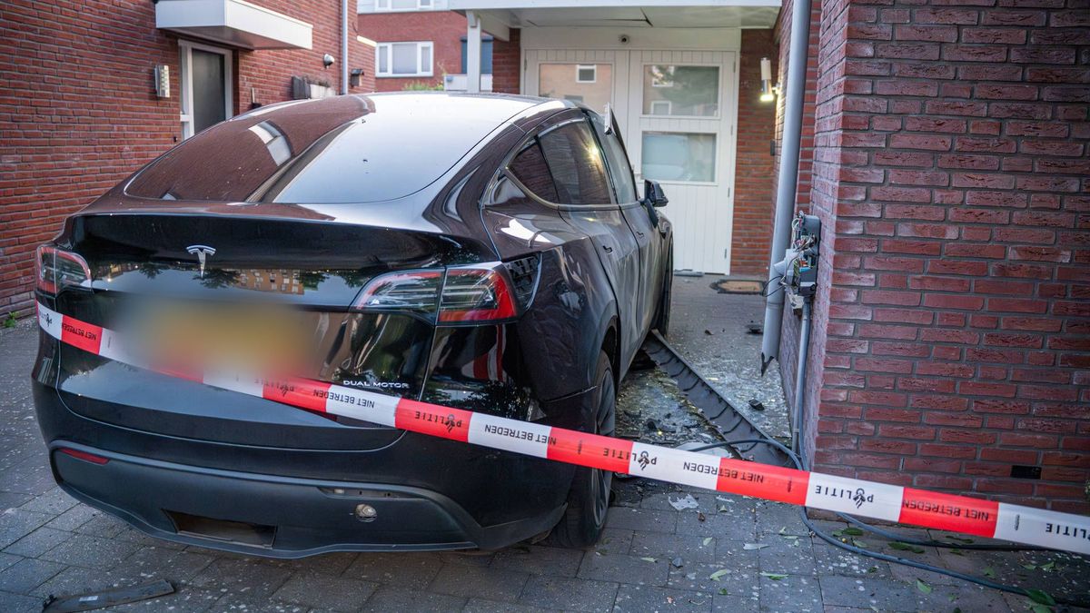 Explosief gaat af op oprit, 'omwonenden zien iemand wegrennen'