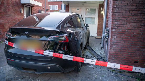 Explosief gaat af op oprit, 'omwonenden zien iemand wegrennen'