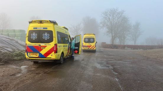 Auto in sloot • aanrijding door laagstaande zon. Auto in sloot • aanrijding door laagstaande zon.