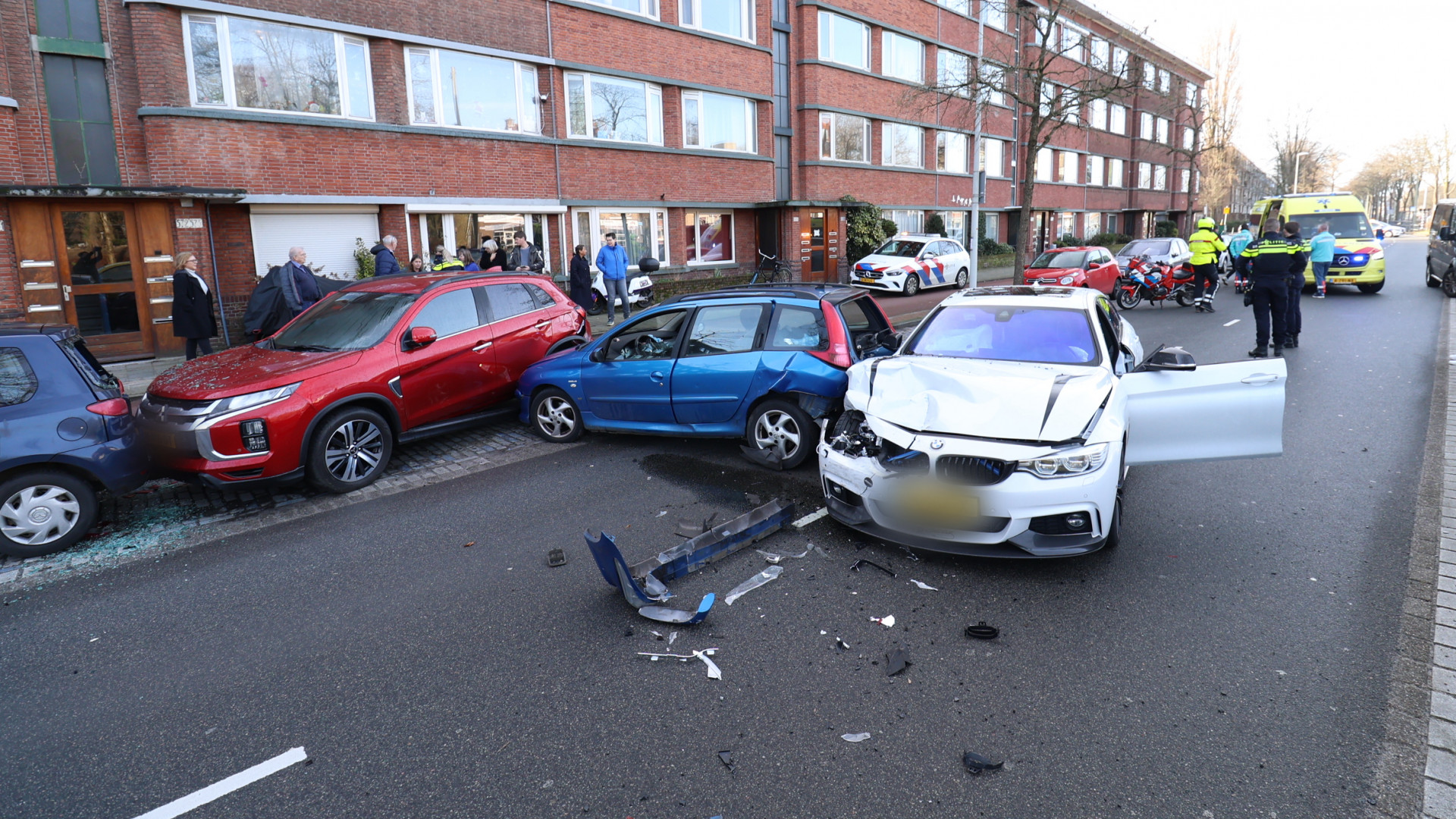 112-nieuws | Ravage Na Botsing Met Meerdere Auto's - Man Twee Keer ...