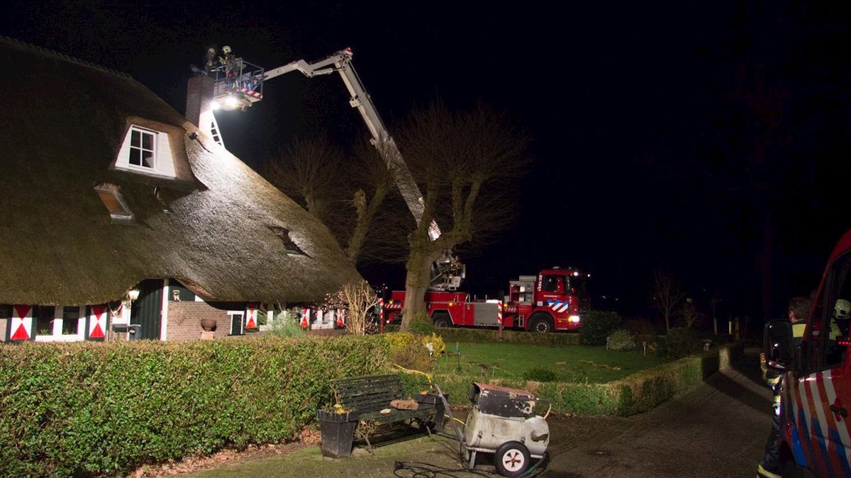 Schoorsteenbrand boerderij in Laag Zuthem