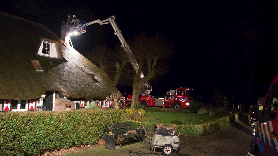 Schoorsteenbrand boerderij in Laag Zuthem