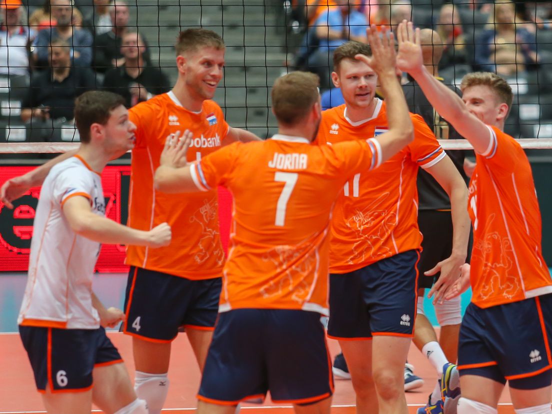 De Nederlandse volleybalmannen tijdens het EK 2019 in Rotterdam Ahoy (Bron: VK Sportphoto - Mischa Keemink)