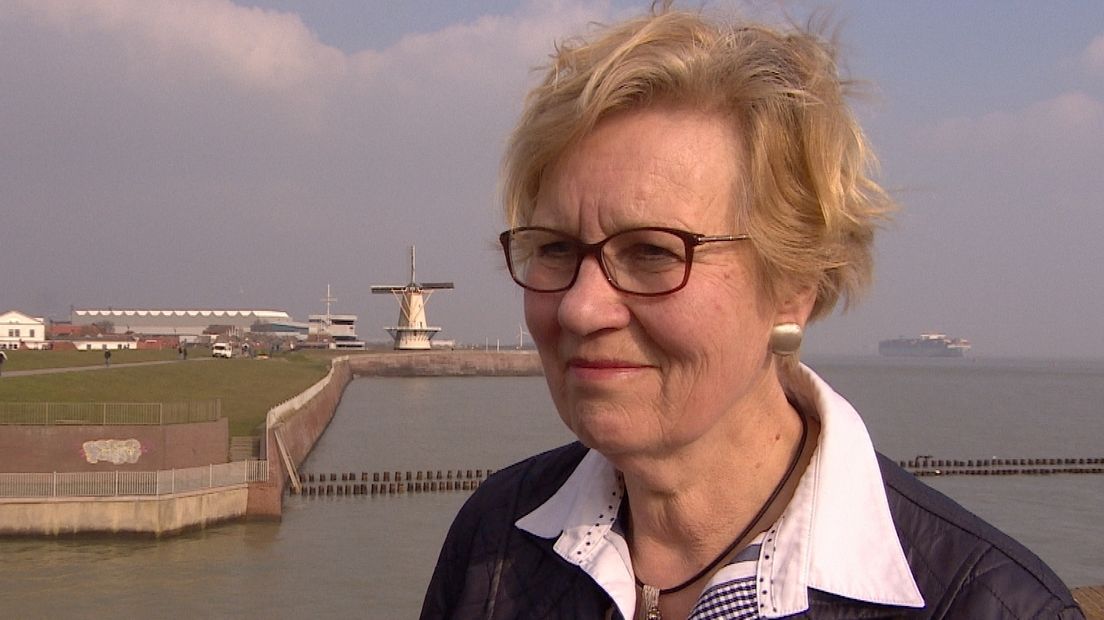 Letty Demmers op de boulevard in Vlissingen