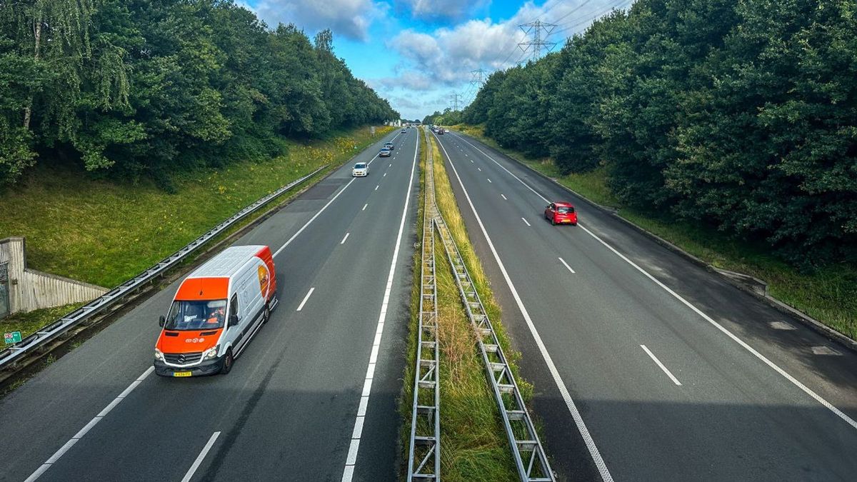 Bijna 300 meldingen van wateroverlast, afrit A1 bij De Lutte dicht om opruimwerkzaamheden