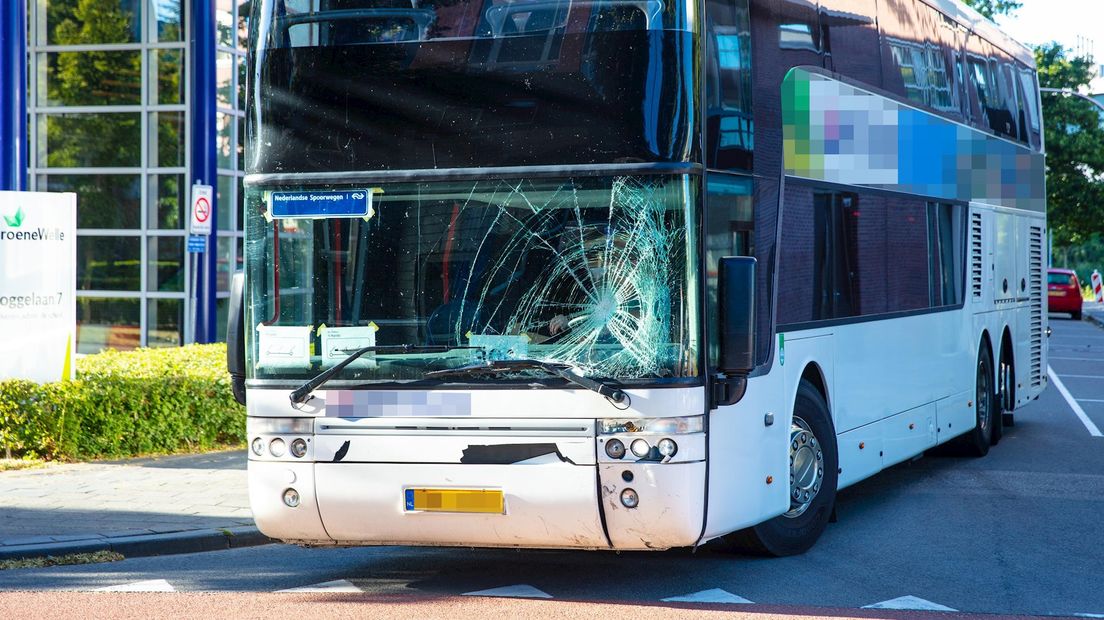 Scooterrijder gewond na aanrijding bus Zwolle