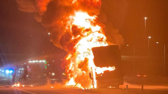 Muzikanten vluchtten in paniek uit brandende bus: 'Binnen 5 minuten stond de bus in lichterlaaie' Nieuws