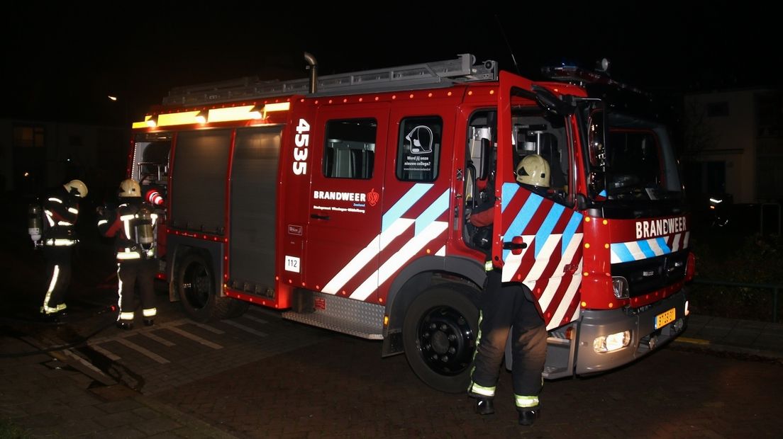 Stapel strobalen in brand