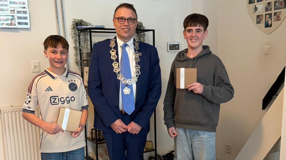 Ruben en Keyano redden honden en kitten uit huis vol rook in Leerdam