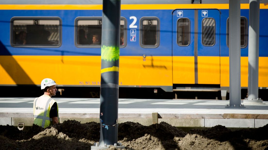 Er wordt gewerkt aan het spoor voor station Zwolle