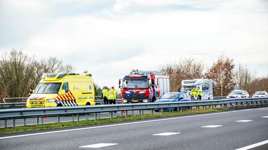 Bestuurder raakt gewond bij ongeluk op N33. Bestuurder raakt gewond bij ongeluk op N33.