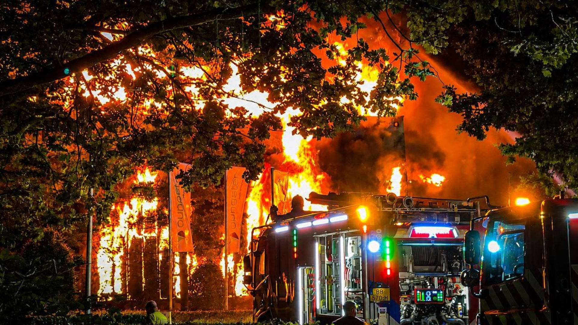 Brand in jeugdzorginstelling • zwaargewonde bij motorongeval