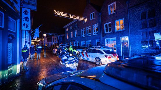 Politieauto ramt vluchtauto, agenten raken gewond