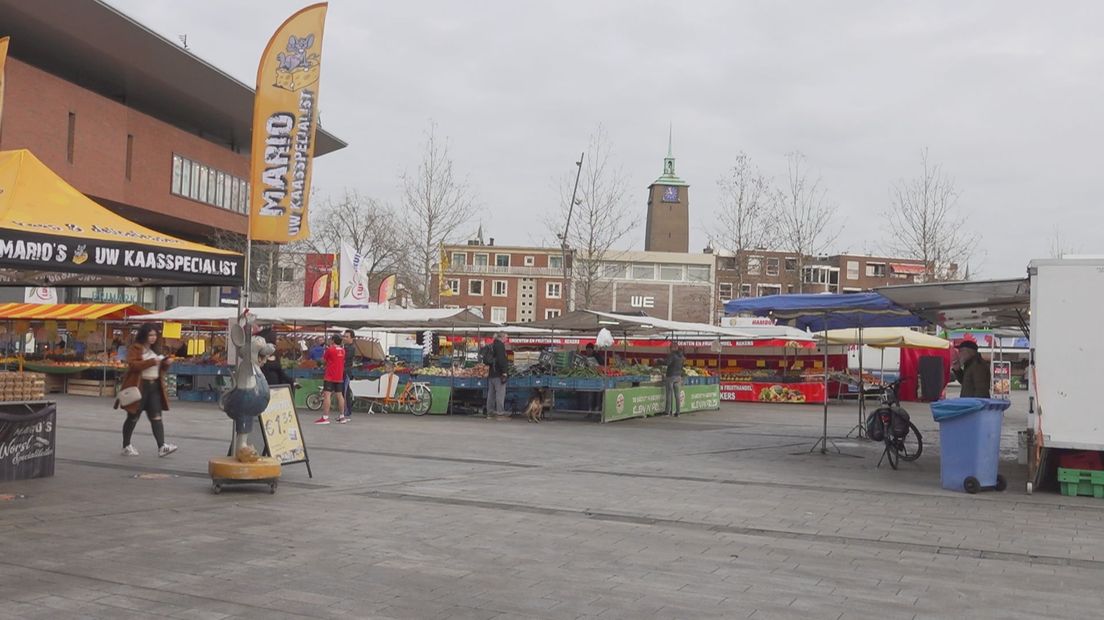 Mensen in Enschede verlangen naar heropening winkels en horeca