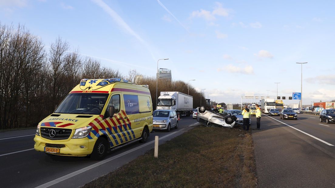 Auto slaat over de kop in Zwolle