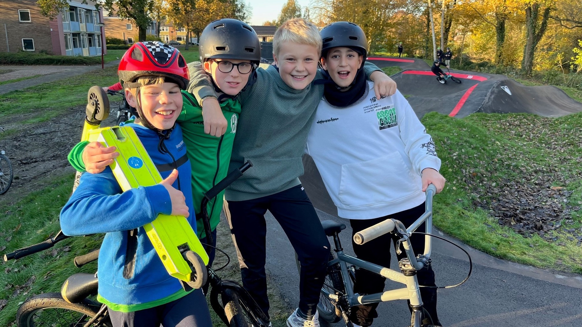 Race mei de fyts, skateboard of autopet op nij pumptrack op It Hearrenfean