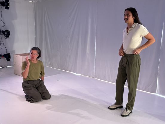 Peergroup laat in theatertruck het verhaal van mensen met dementie zien