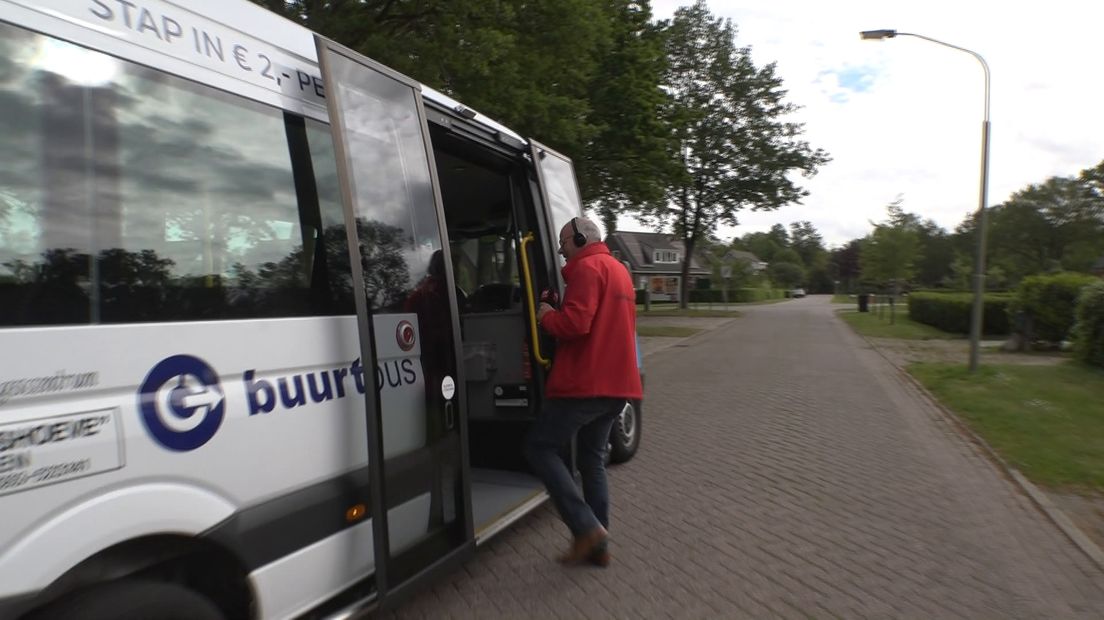 De buurtbus in Hijken rijdt gewoon (Rechten: RTV Drenthe)