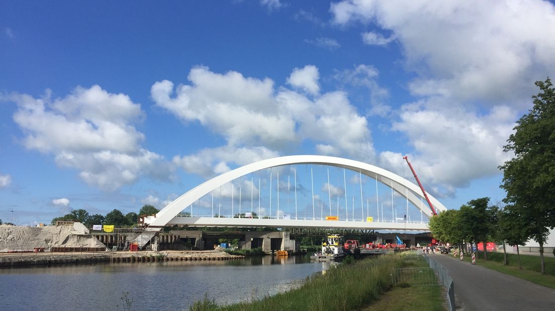 De nieuwe spoorbrug bij Zuidhorn