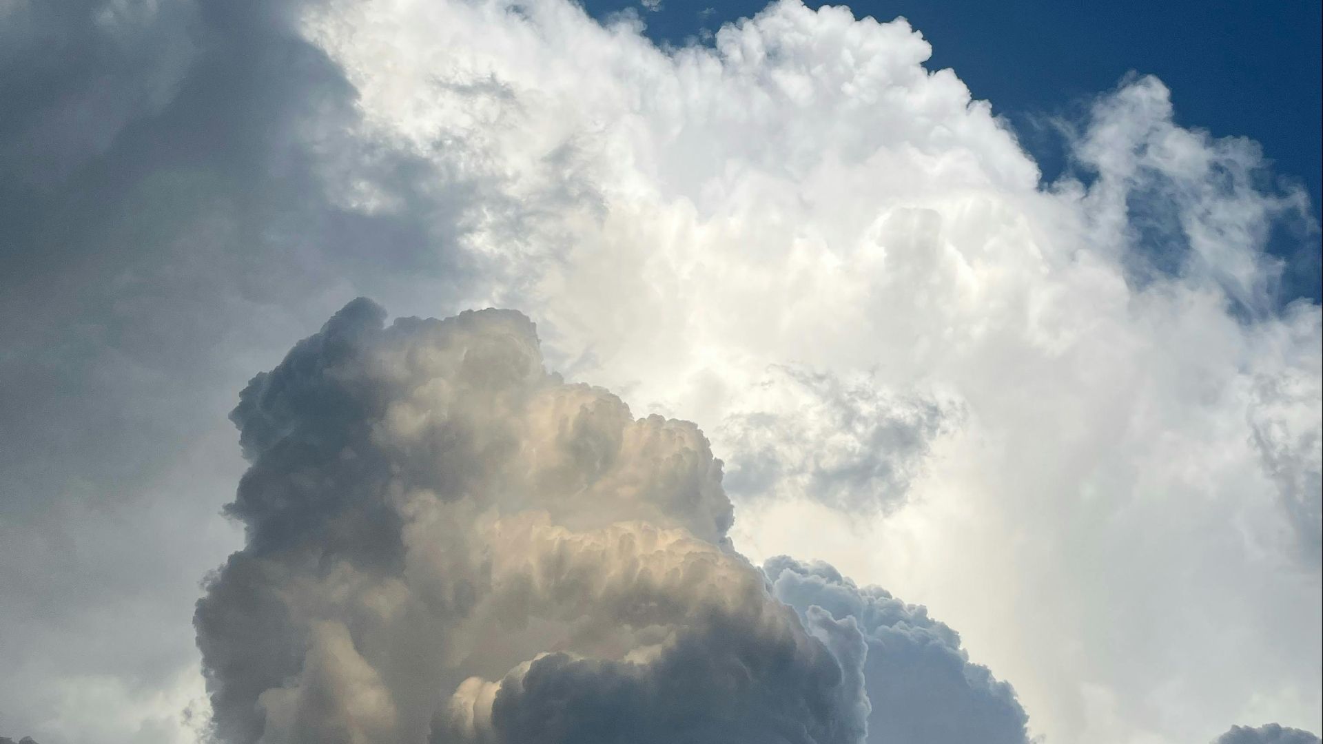 Onweer op komst na broeierig weer