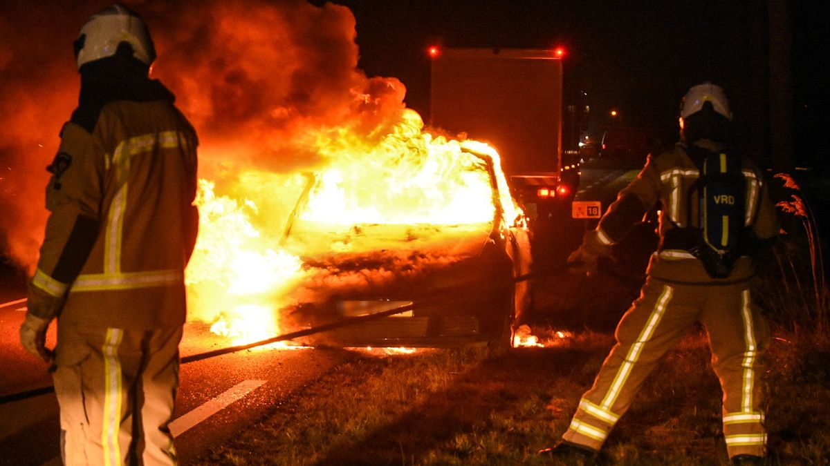 Auto bij Roswinkel verwoest door brand