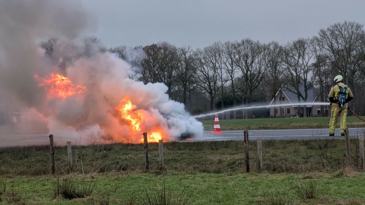 Autobrand op A37 ter hoogte van Hollandscheveld