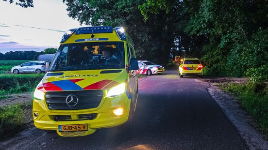 Wielrenners gewond bij aanrijding Delden. Wielrenners gewond bij aanrijding Delden.