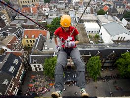 Abseilers inspecteren uurwerk Domtoren