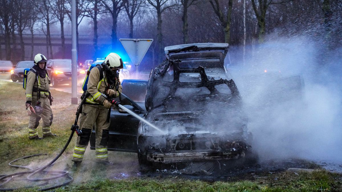 Auto in brand op N862 bij Klazienaveen