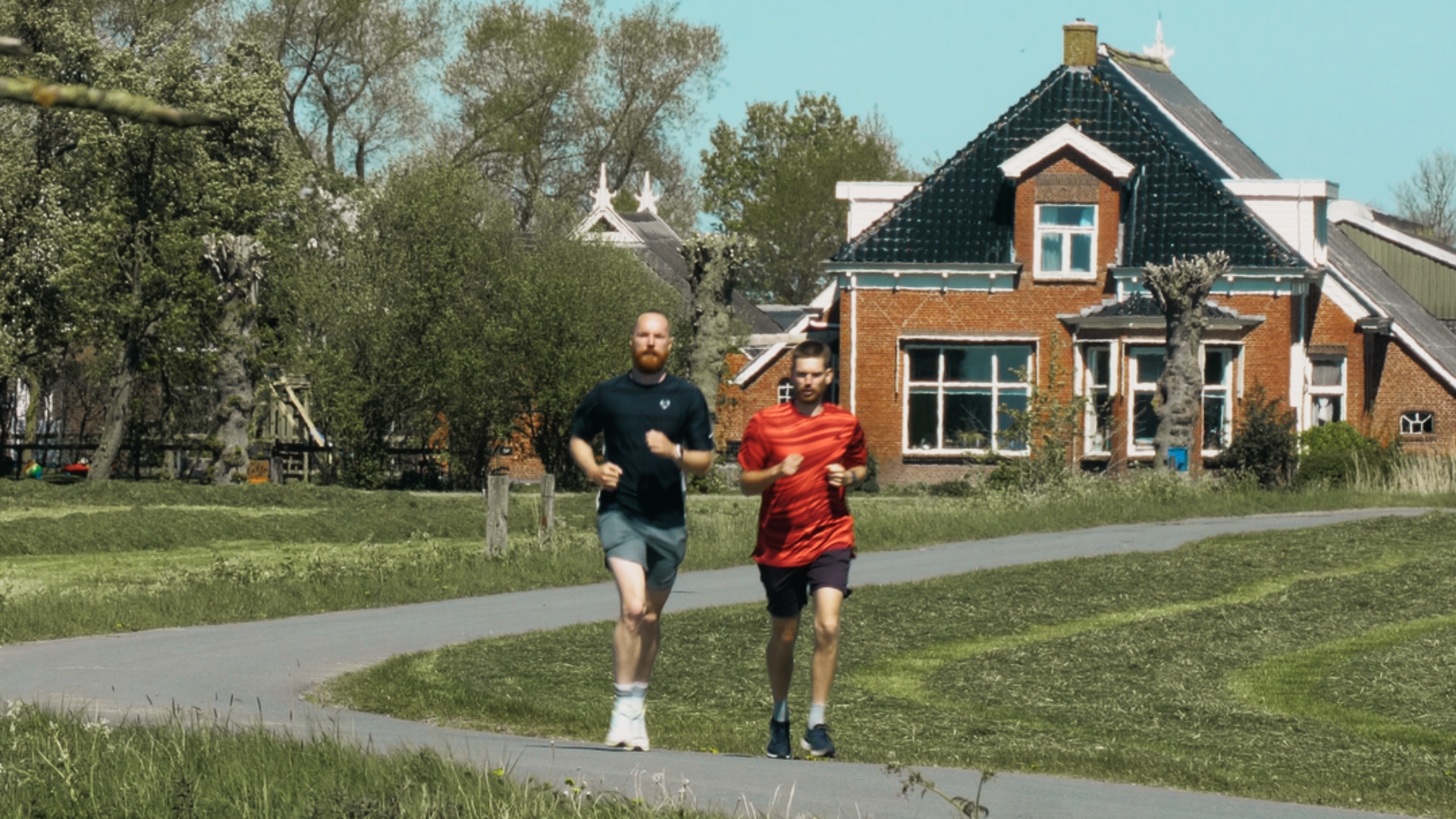 Groningse filmmakers lopen marathon om geld op te halen voor aardbevingsfilm