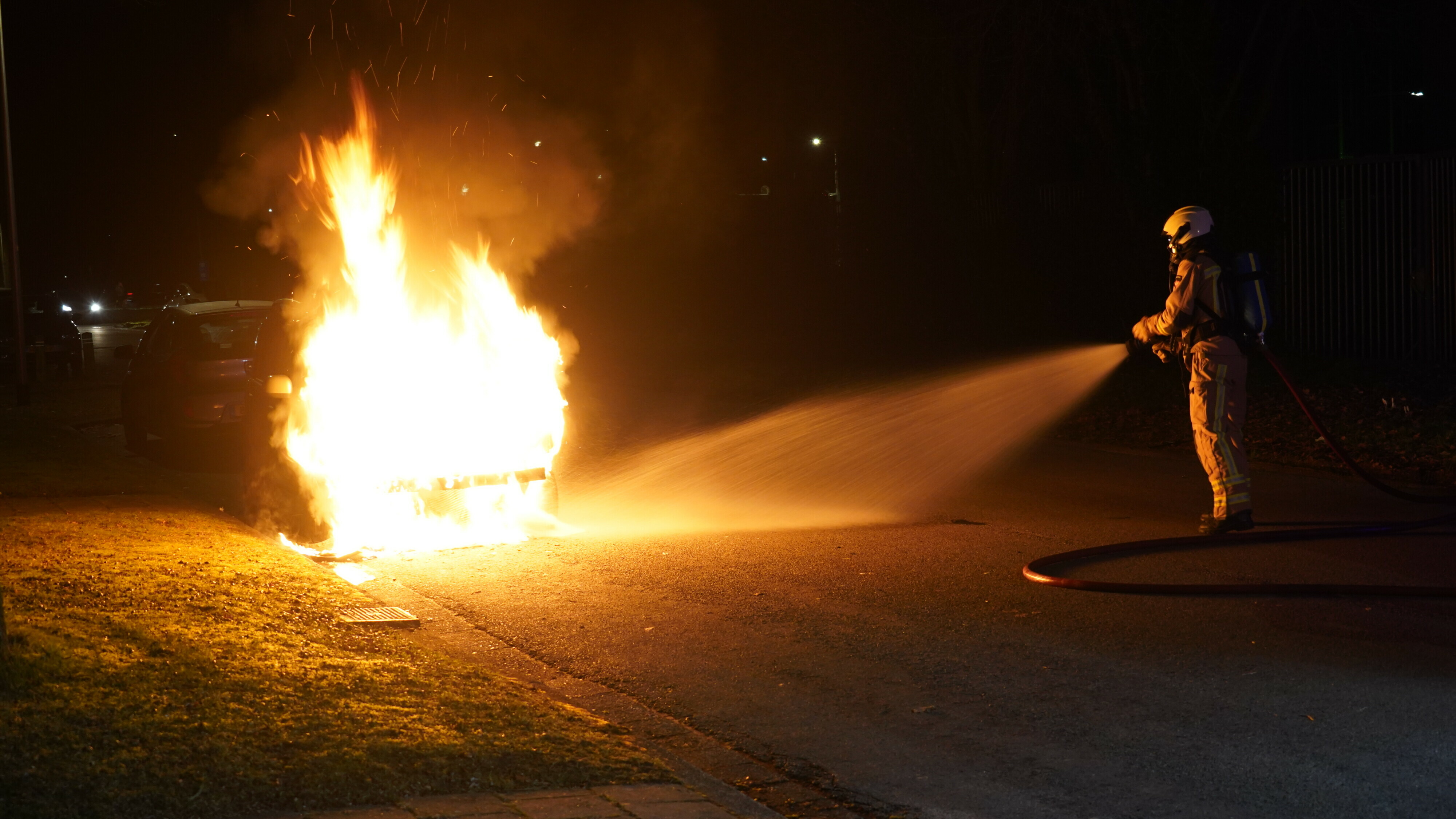Auto brandt uit in Assen