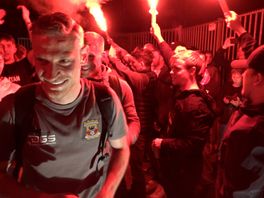 "We gaan Europa in" dreunt door Deventer; Eagles-supporters door dolle heen na winst op NEC