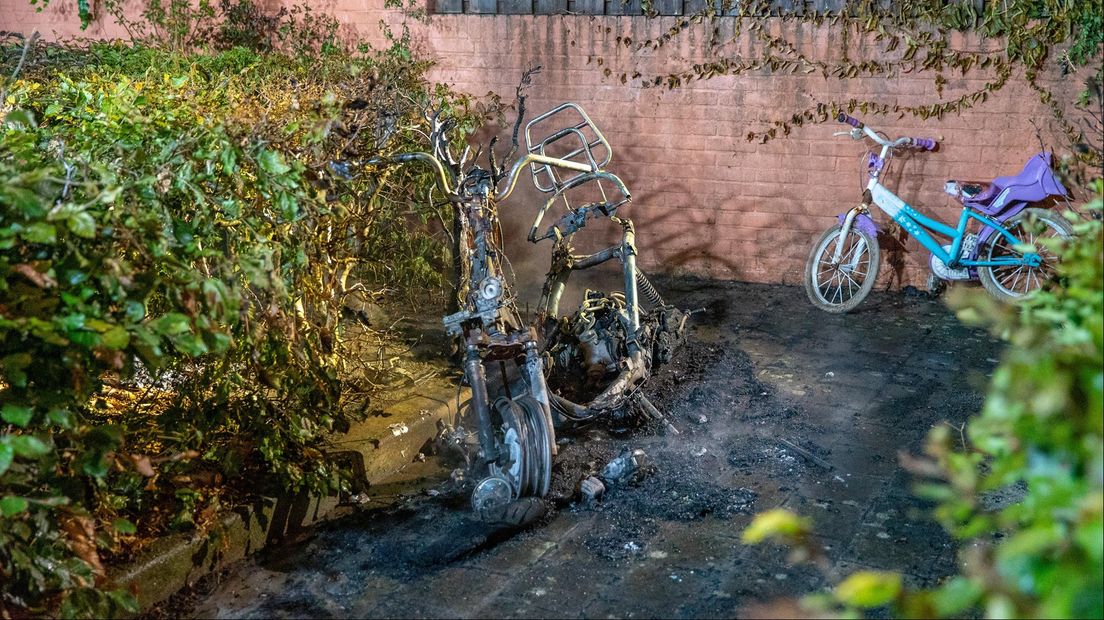 Opnieuw voertuig in vlammen op in Deventer