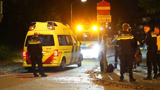 Scooterrijder gewond door botsing tegen paal. Scooterrijder gewond door botsing tegen paal.